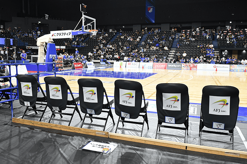 ベンチ横指定席