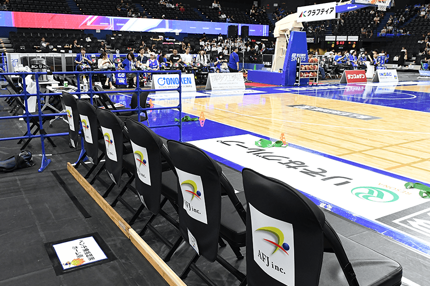 ベンチ横指定席